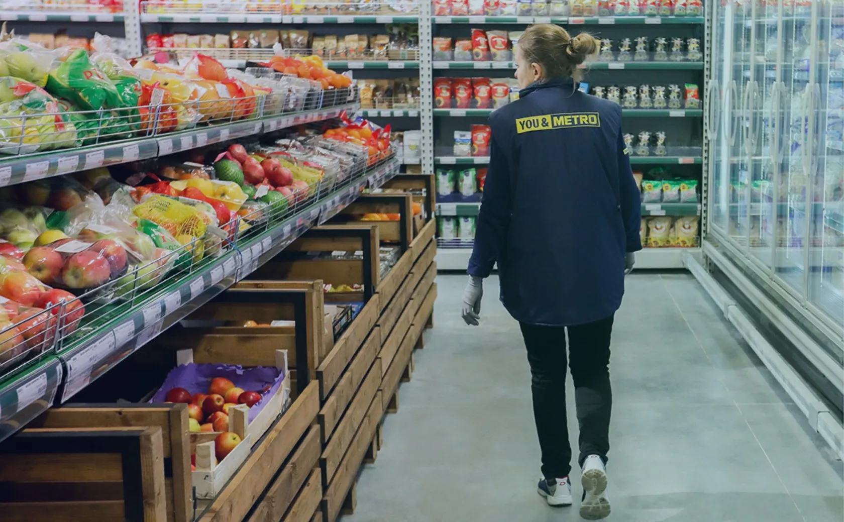 Курс в пользу покупателей: в России начали снижать цены из-за сильного рубля