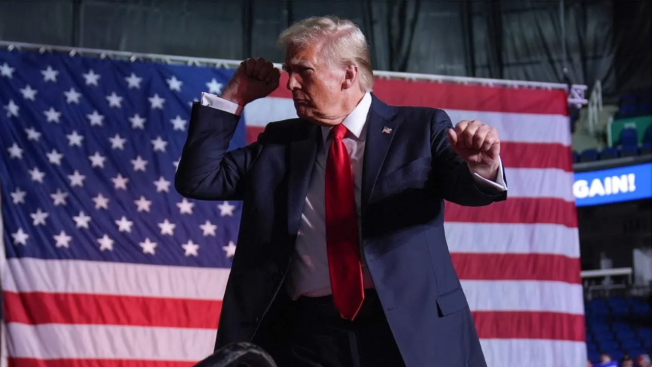 Трамп обвалил доллар: курс достиг минимума за два года