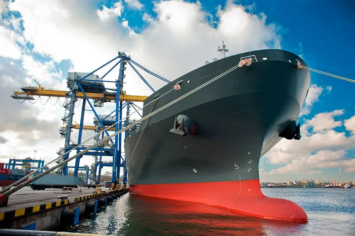 В Китае спущен на воду крупнейший в мире полностью электрический сухогруз