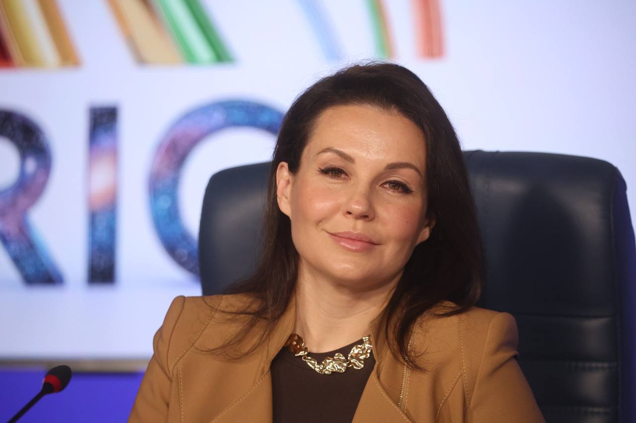 Елена Олеговна Решетникова — российская телеведущая, певица, актриса и режиссёр.&nbsp; Главный голос Гала Бал БРИКС